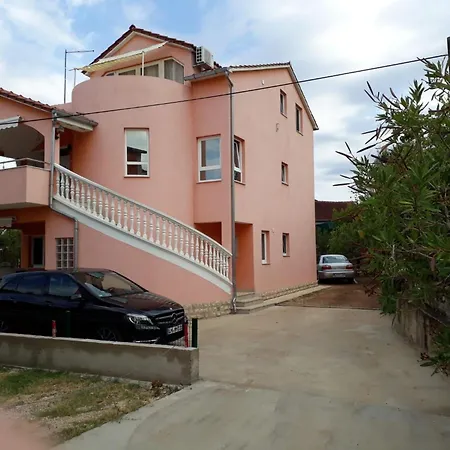 Gemuetliche Mit Terrasse By Interhome Tribalj