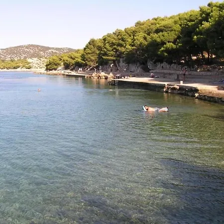 Gemuetliche Mit Terrasse By Interhome 公寓 Tribalj