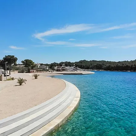 Gemuetliche Mit Terrasse By Interhome 公寓 Tribalj