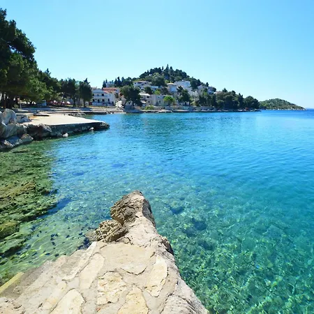 Gemuetliche Mit Terrasse By Interhome 公寓