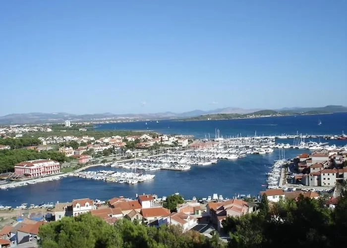 Gemuetliche Mit Terrasse By Interhome Daire *