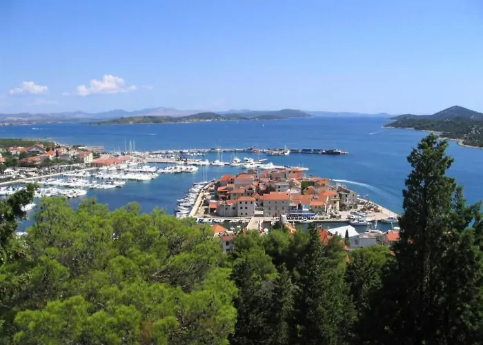 Gemuetliche Mit Terrasse By Interhome Apartamento Tribalj