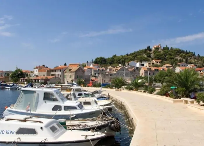 Apartamento Gemuetliche Mit Terrasse By Interhome *