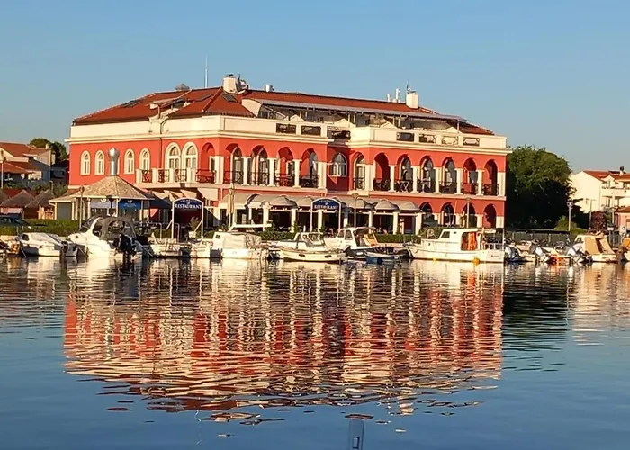 Gemuetliche Mit Terrasse By Interhome Daire *