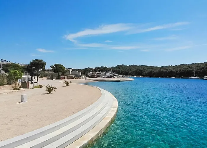 Gemuetliche Mit Terrasse By Interhome Apartamento Tribalj